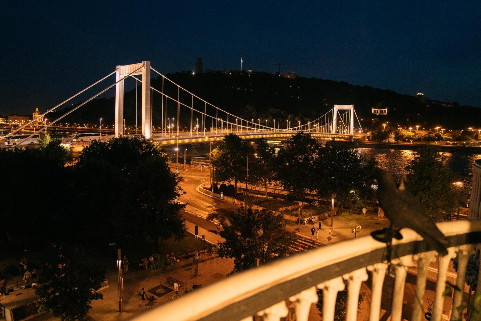Budapest Riverfront Suite Екстер'єр фото